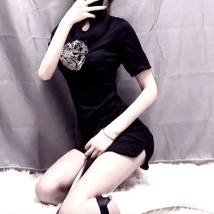 戴金色面具的男子